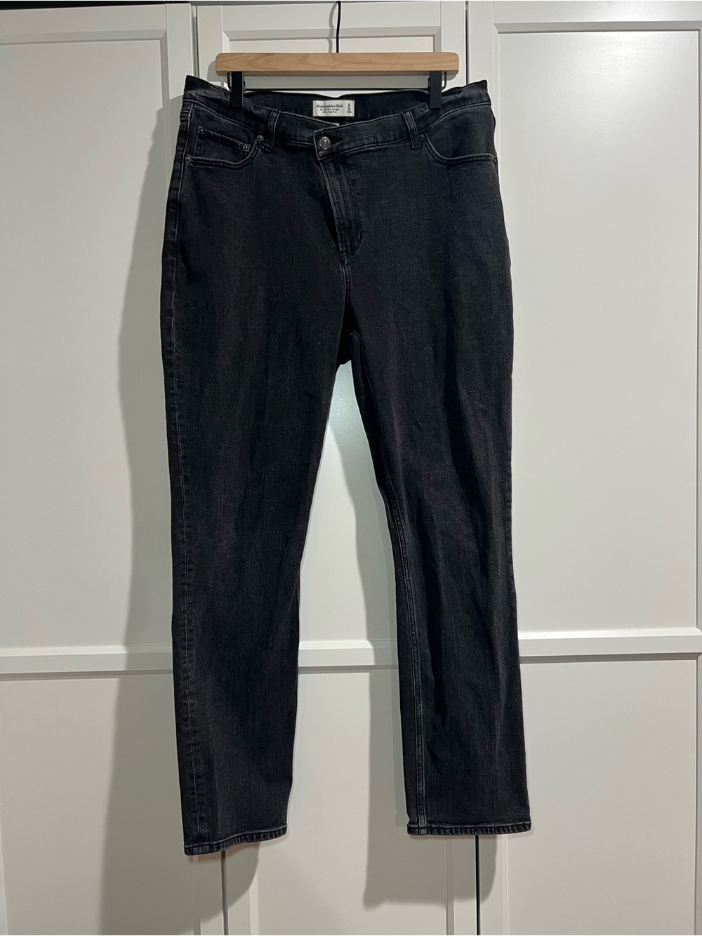 Abercrombie 90s Slim Straight Ultra High Rise Asymmetrical Zipper Curve Love